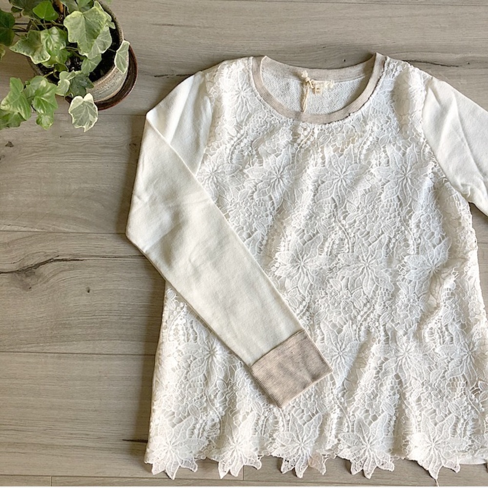 Long sleeve lace top.